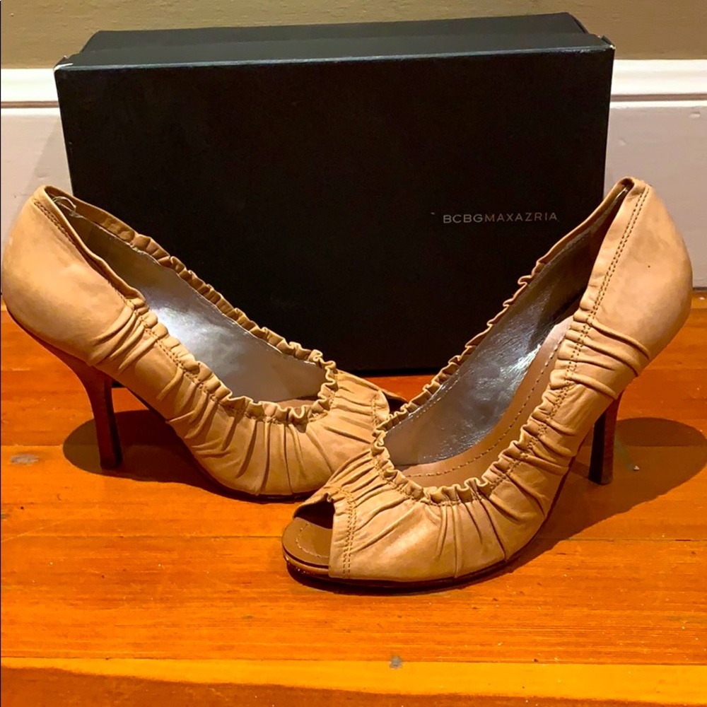 BCBGMAXAZRIA Tan open toe heels Women’s 8 medium